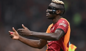 Osimhen torjui Manchester Unitedin, mikä herätti vihaa Napolissa Osimhen torjui Manchester Unitedin, mikä herätti vihaa Napolissa