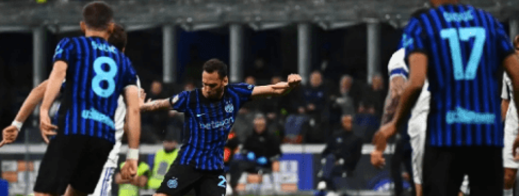 Hakan Çalhanoğlun loistava suoritus auttoi Inter Milania etenemään Italian cupin finaaliin Hakan Çalhanoğlun loistava suoritus auttoi Inter Milania etenemään Italian cupin finaaliin