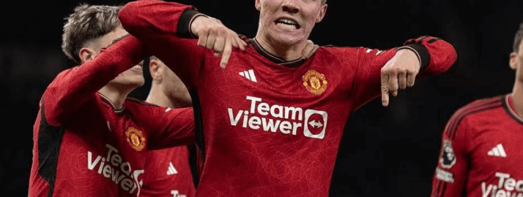 0-2-3-2 Manchester United voitti Aston Villan 0-2-3-2 Manchester United voitti Aston Villan