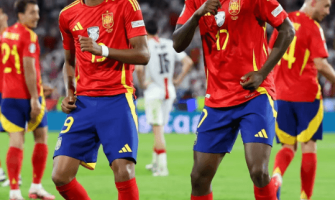 Espanja etenee puolivälieriin ja kohtaa Saksan! Espanja etenee puolivälieriin ja kohtaa Saksan!